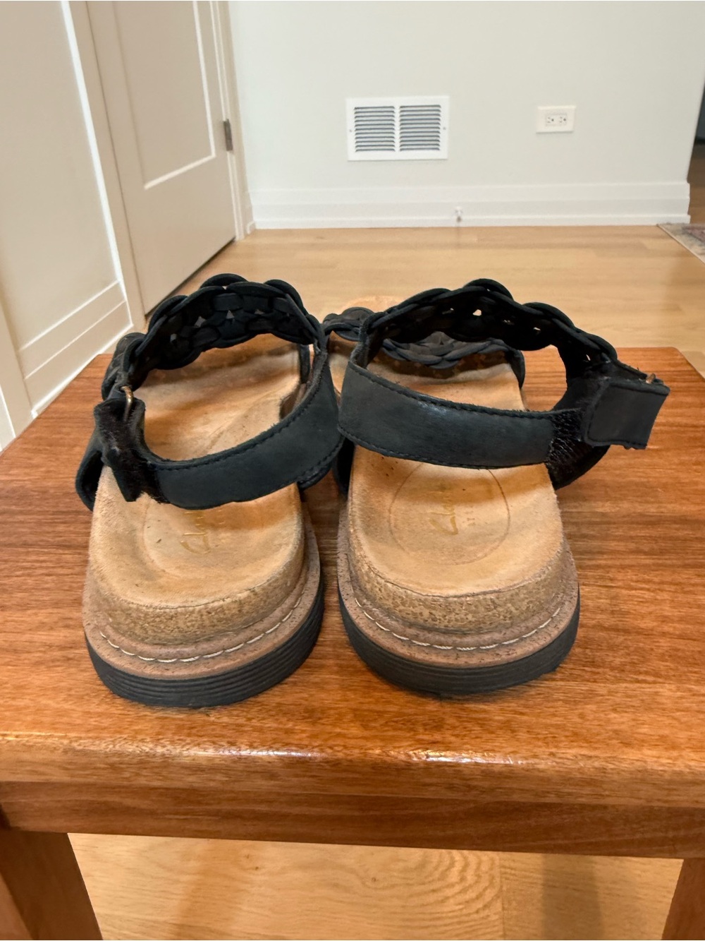 Clarks Artisan Black Strappy Leather Sandal - Picture 4 of 7